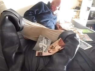 nlboots - on bed in waders